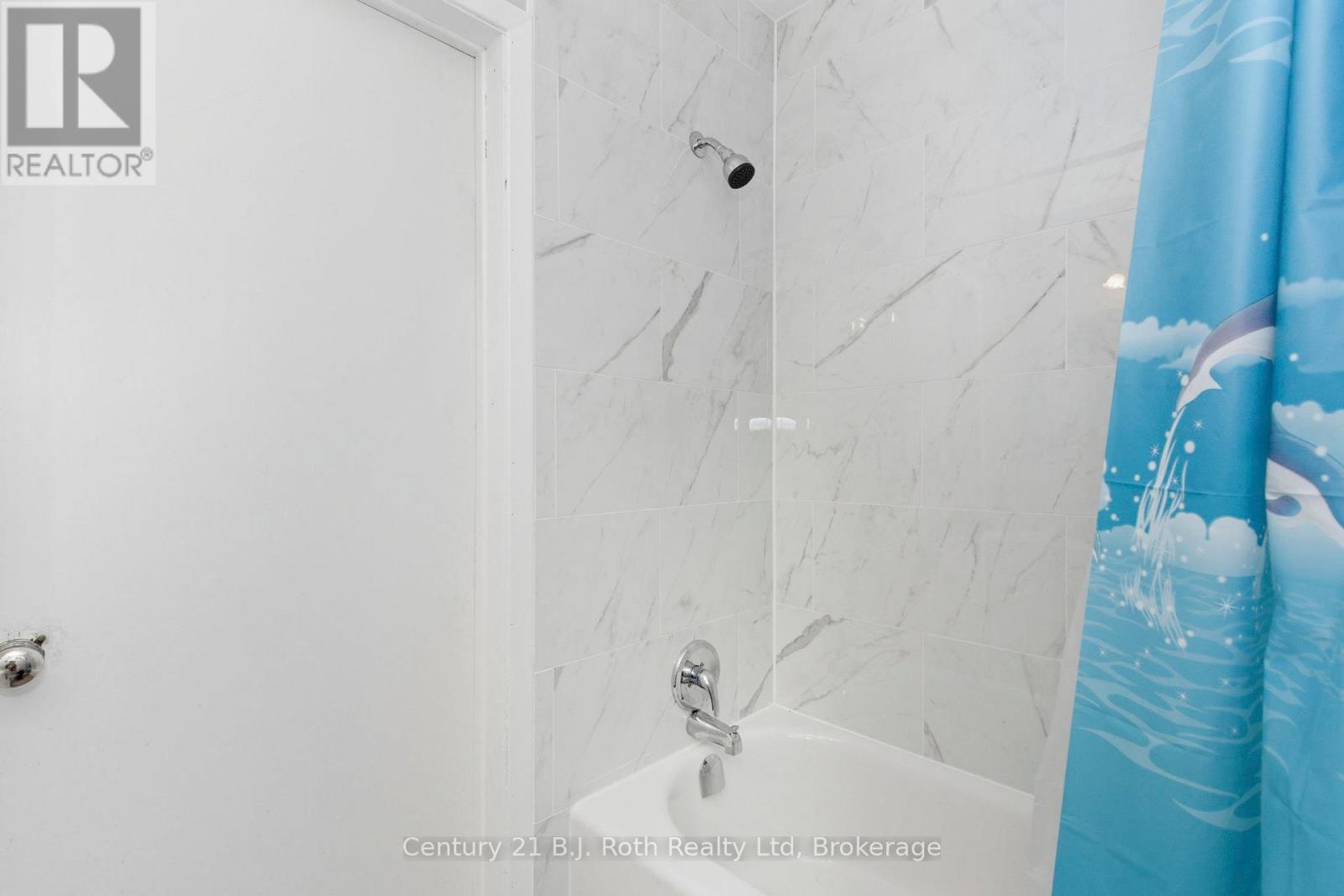639 Yonge Street, Midland, Ontario  L4R 2E1 - Photo 27 - S12429151
