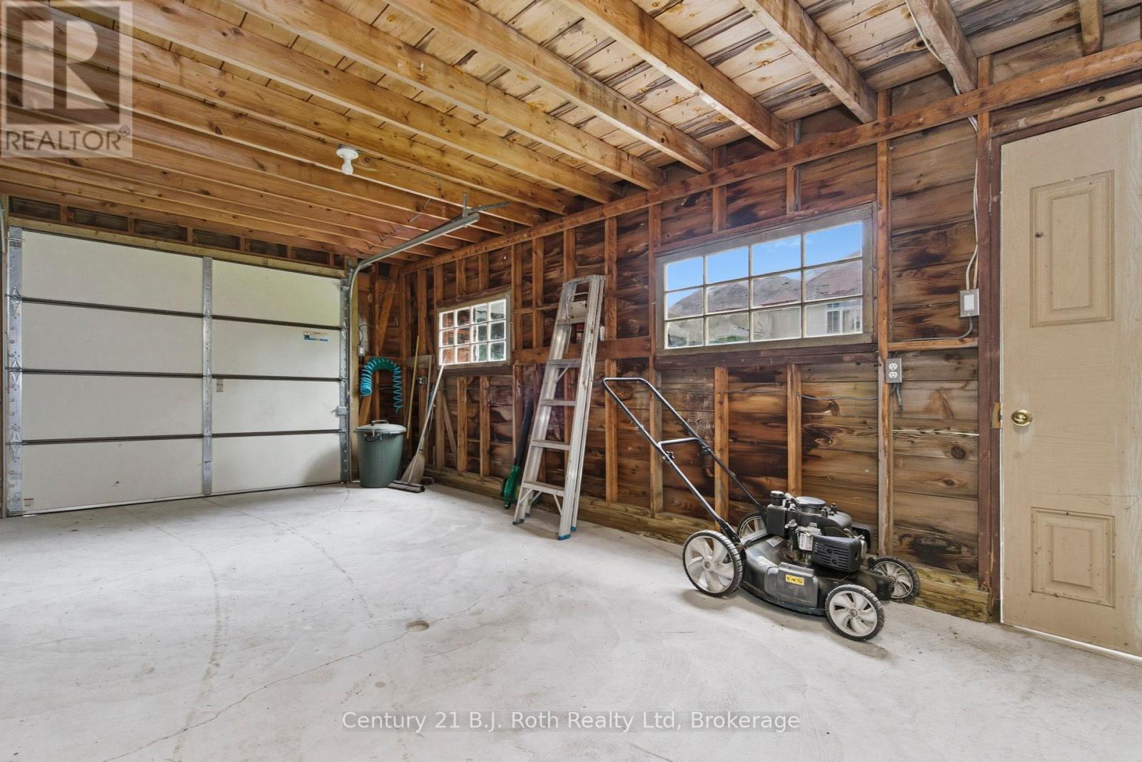 639 Yonge Street, Midland, Ontario  L4R 2E1 - Photo 33 - S12429151
