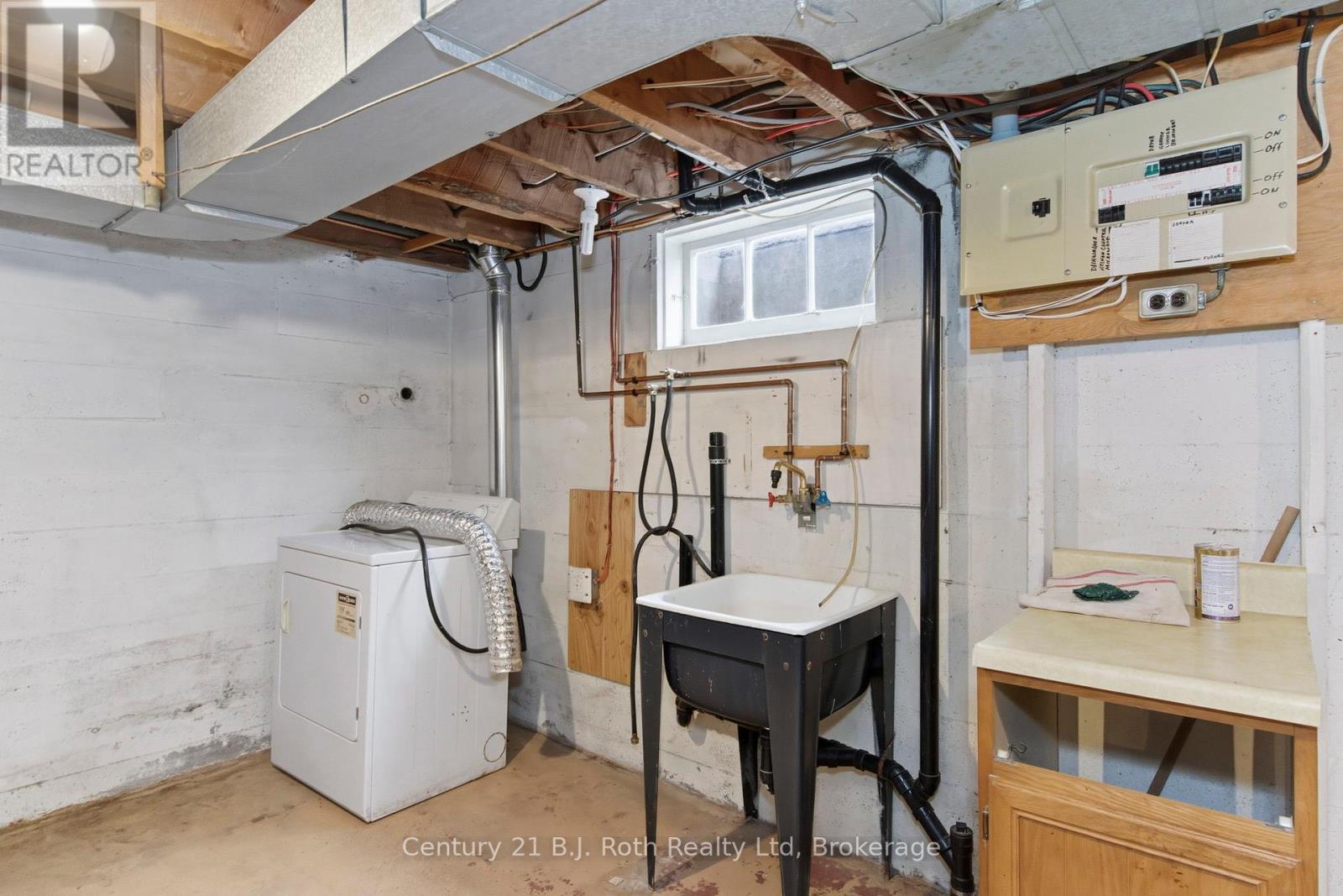 639 Yonge Street, Midland, Ontario  L4R 2E1 - Photo 31 - S12429151
