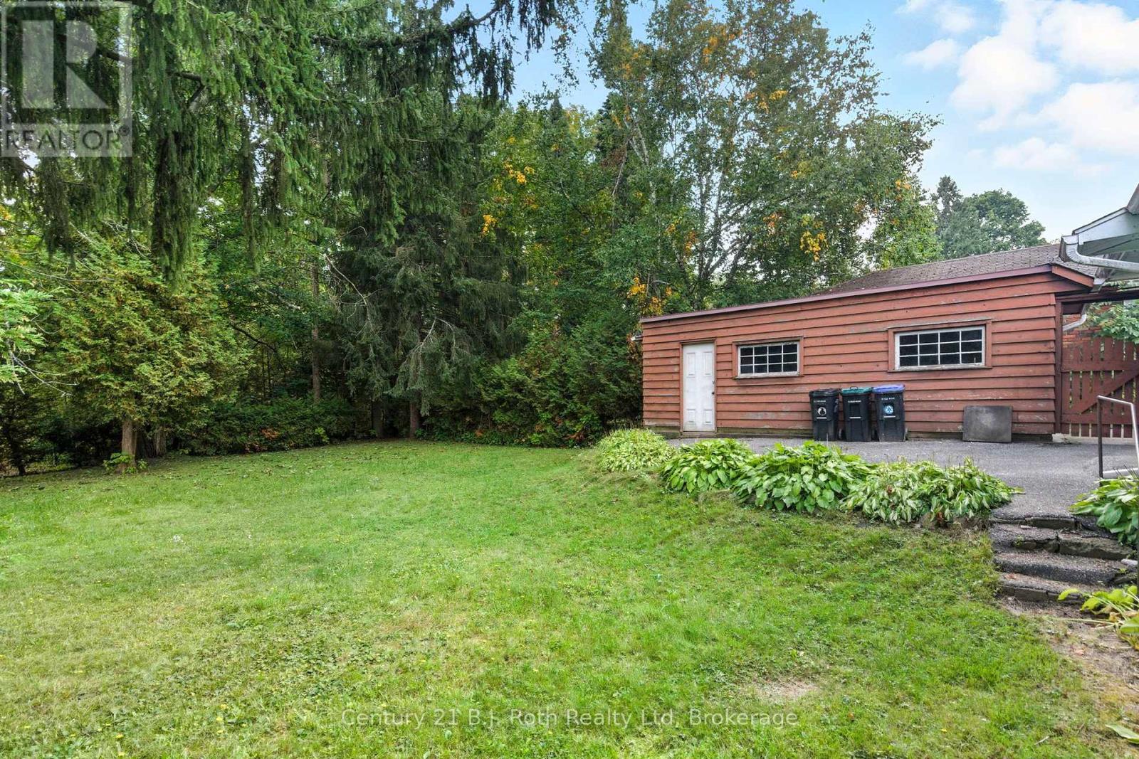 639 Yonge Street, Midland, Ontario  L4R 2E1 - Photo 37 - S12429151