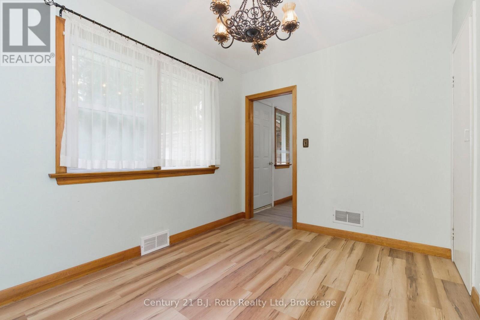 639 Yonge Street, Midland, Ontario  L4R 2E1 - Photo 9 - S12429151
