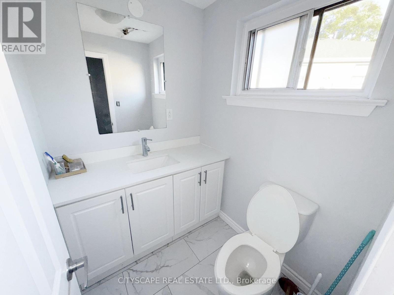 11 Melpham Court, Toronto, Ontario  M9V 2H2 - Photo 18 - W12436065