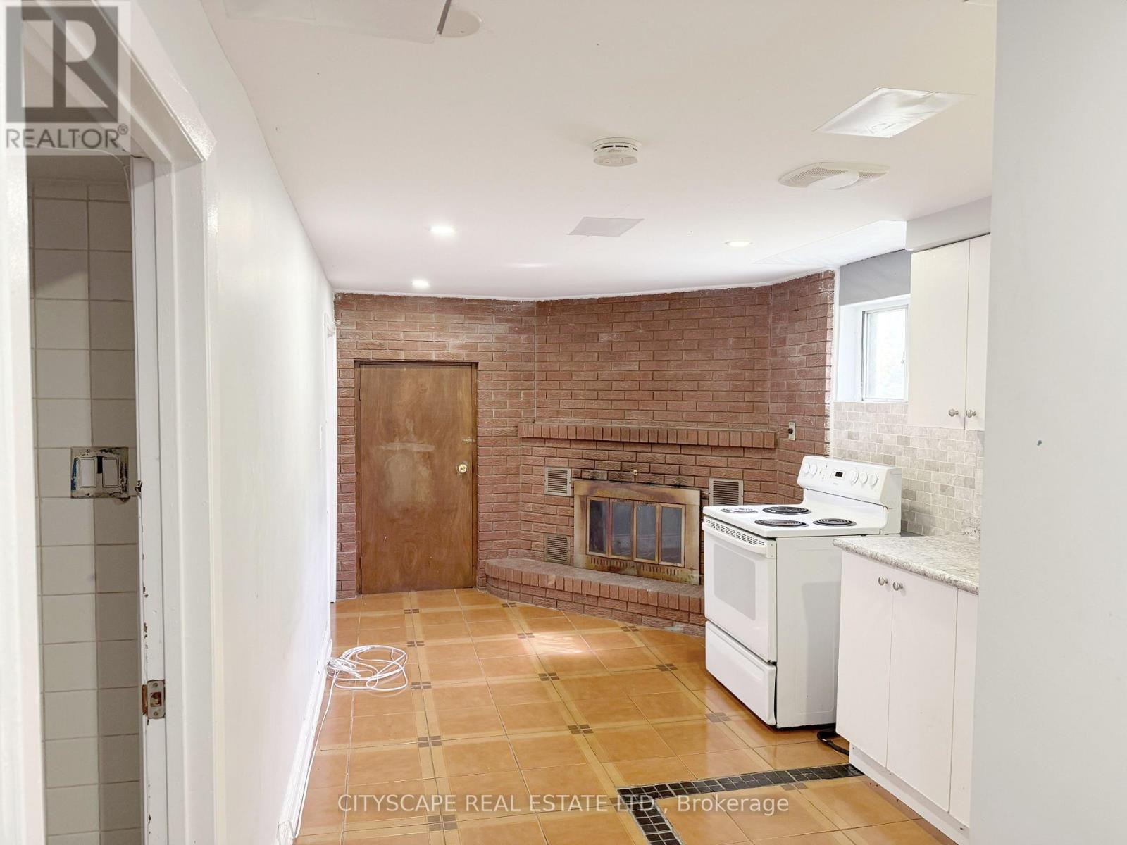11 Melpham Court, Toronto, Ontario  M9V 2H2 - Photo 19 - W12436065