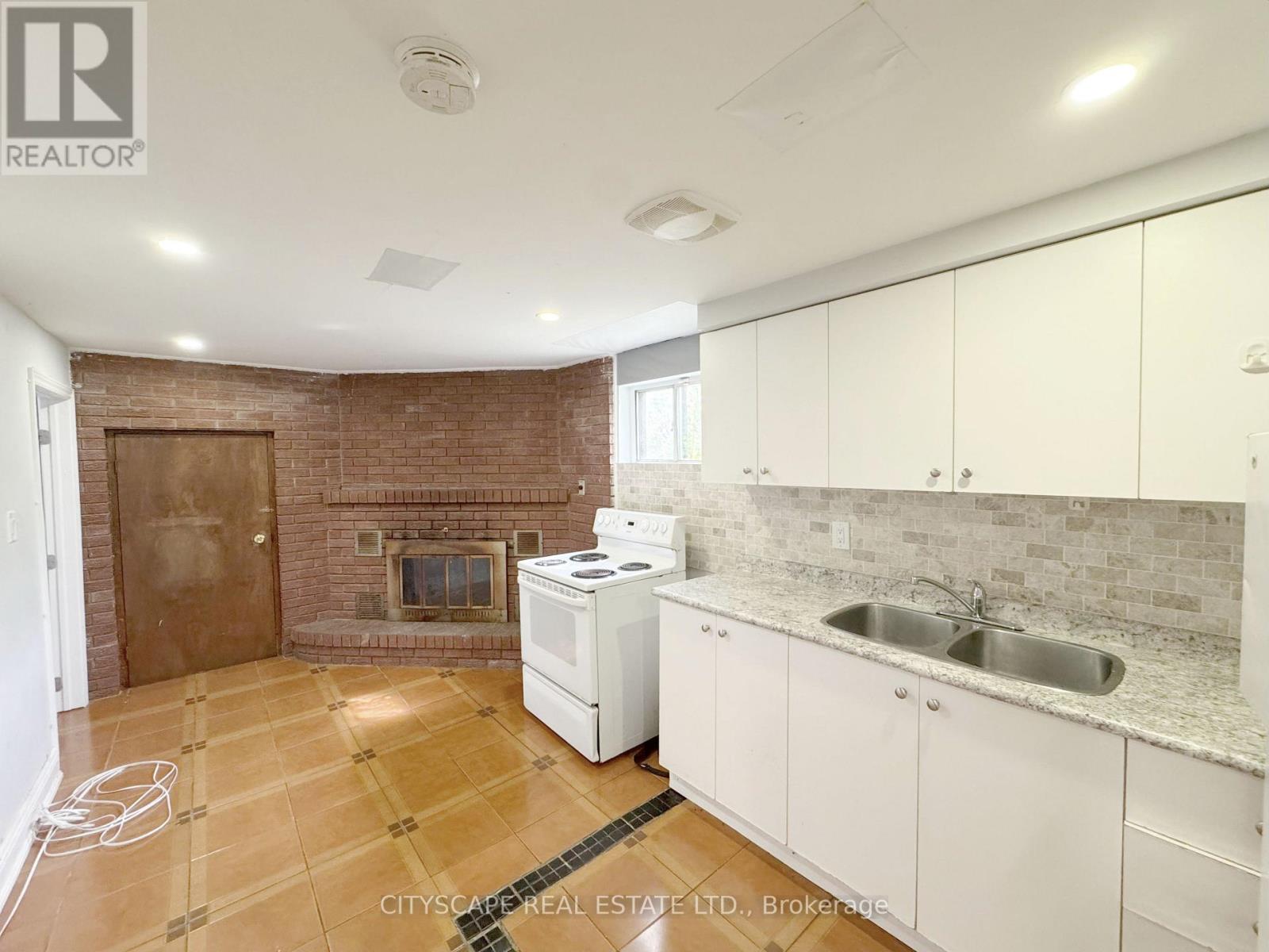 11 Melpham Court, Toronto, Ontario  M9V 2H2 - Photo 20 - W12436065