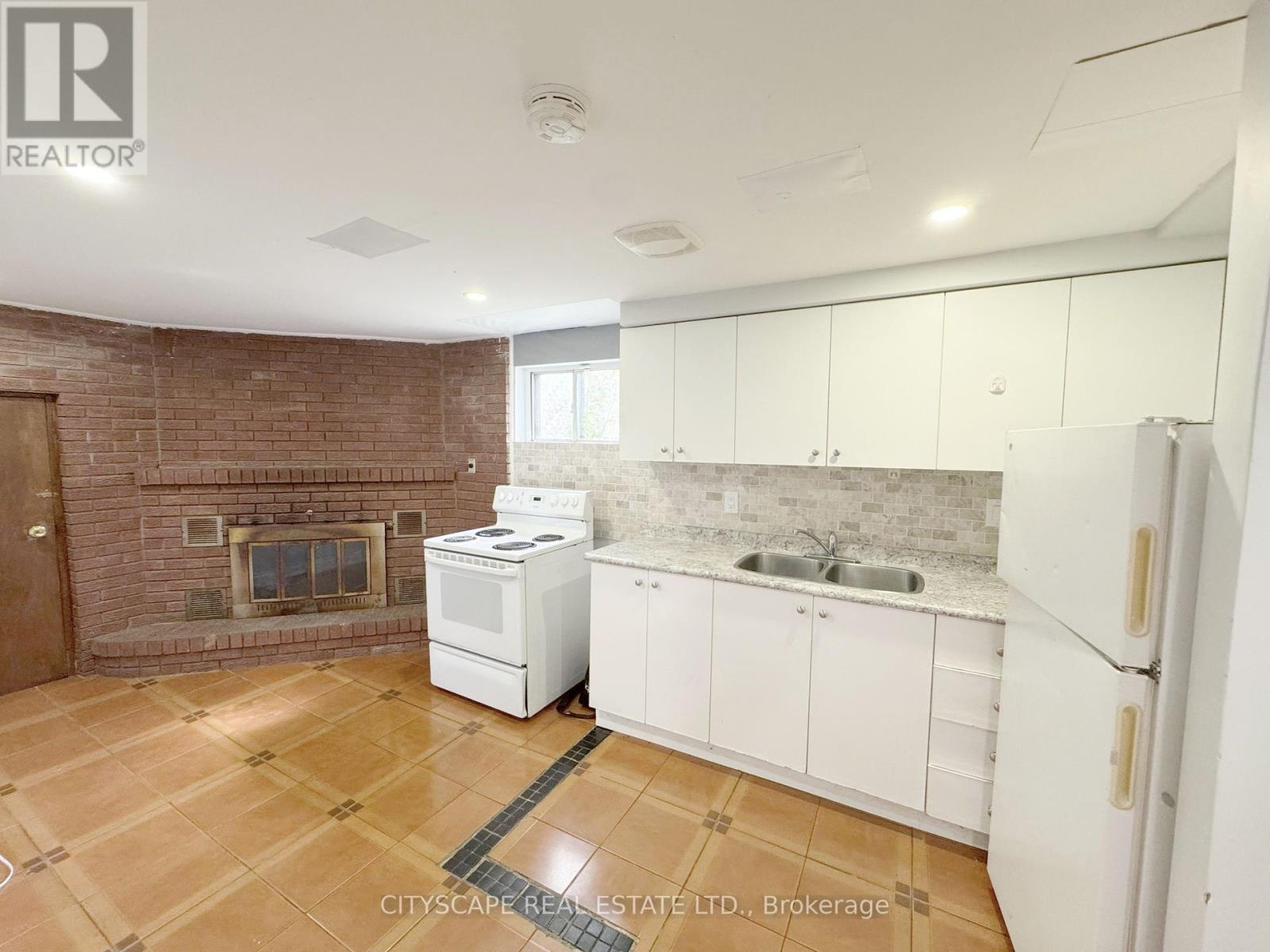 11 Melpham Court, Toronto, Ontario  M9V 2H2 - Photo 21 - W12436065