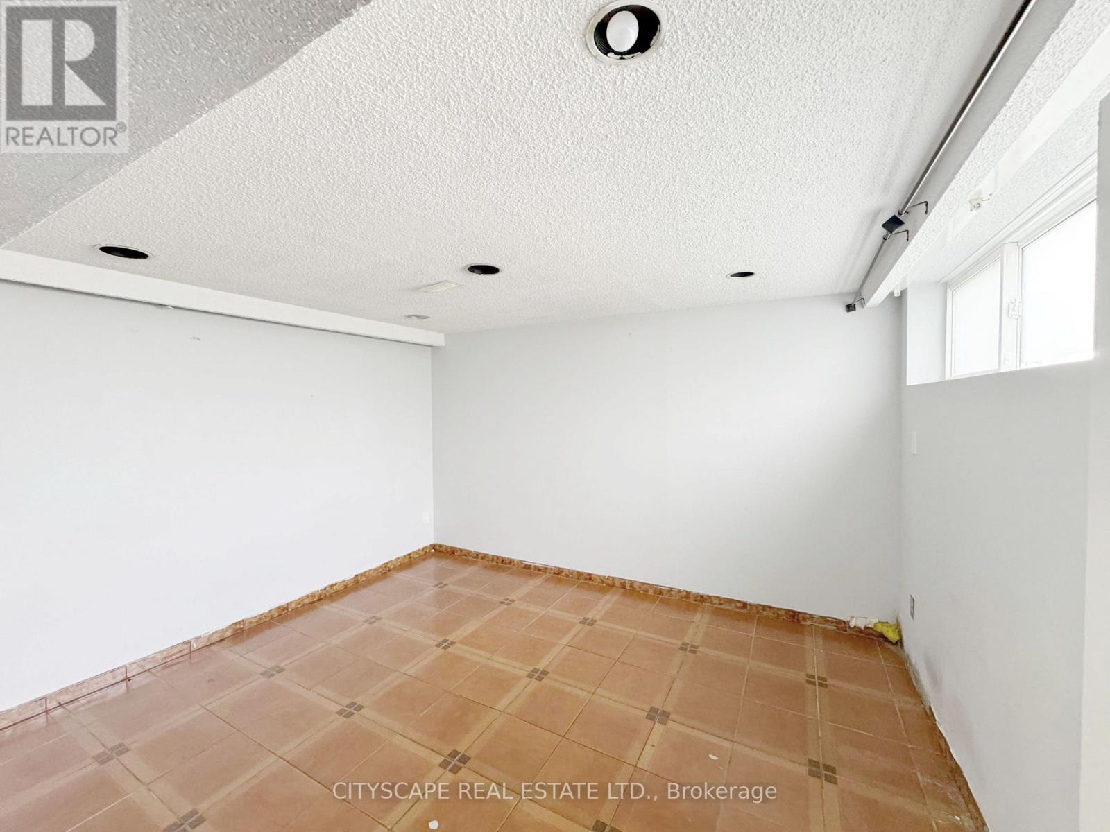 11 Melpham Court, Toronto, Ontario  M9V 2H2 - Photo 23 - W12436065