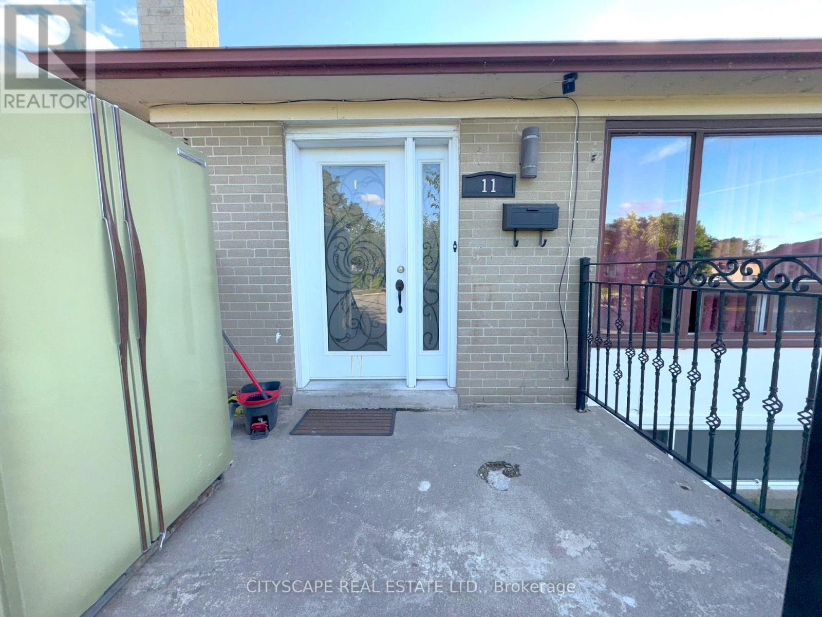 11 Melpham Court, Toronto, Ontario  M9V 2H2 - Photo 5 - W12436065