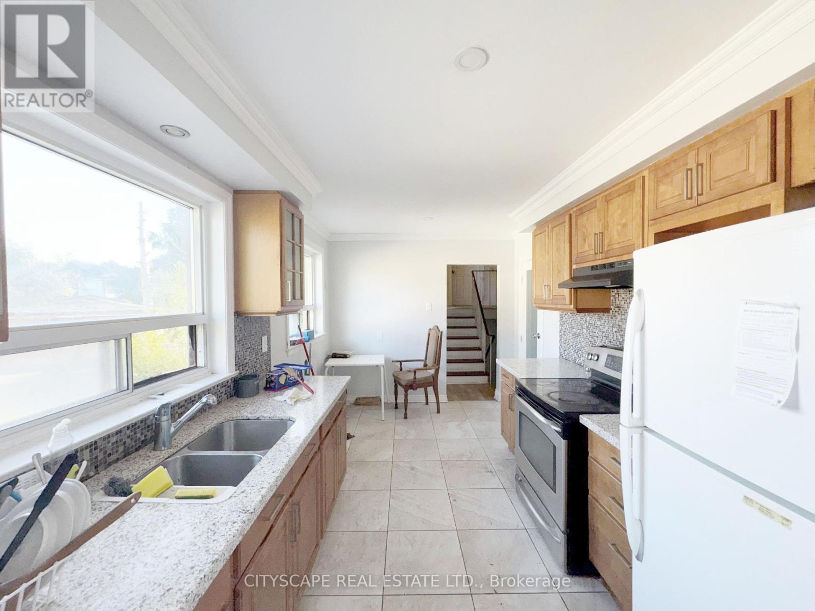 11 Melpham Court, Toronto, Ontario  M9V 2H2 - Photo 9 - W12436065
