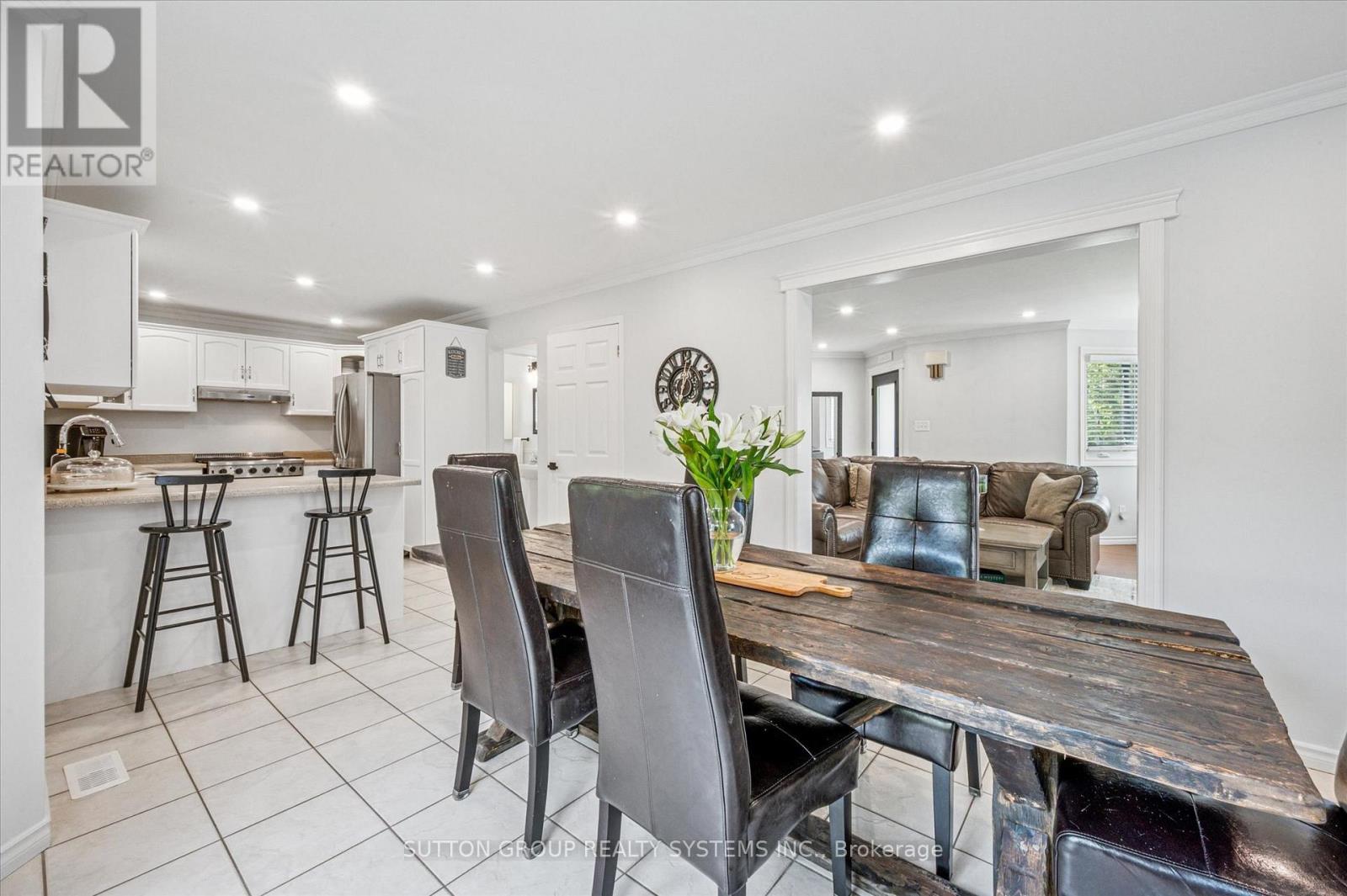 87 Dairy Drive, Halton Hills, Ontario  L7J 2Y1 - Photo 11 - W12436074