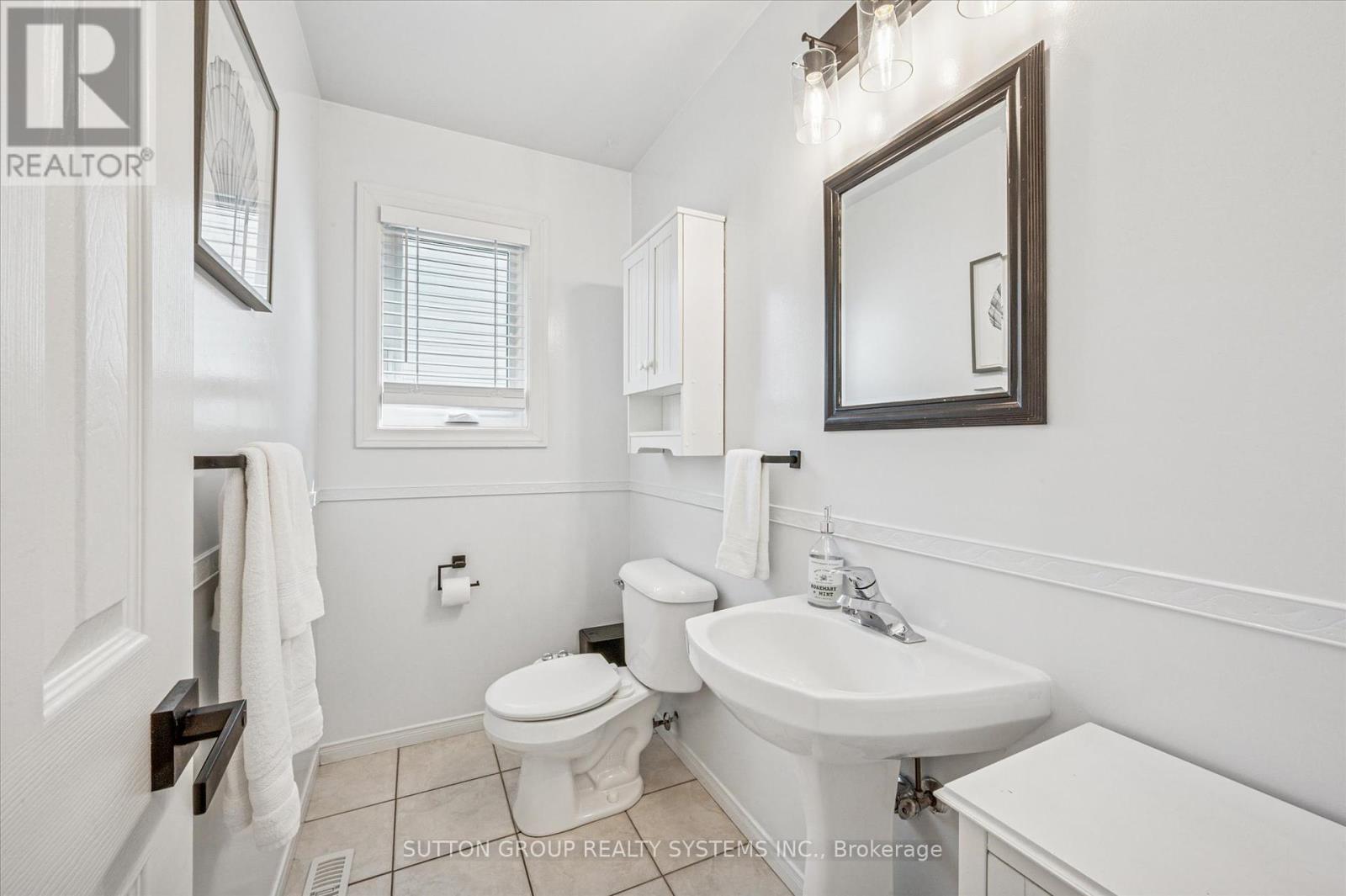 87 Dairy Drive, Halton Hills, Ontario  L7J 2Y1 - Photo 12 - W12436074