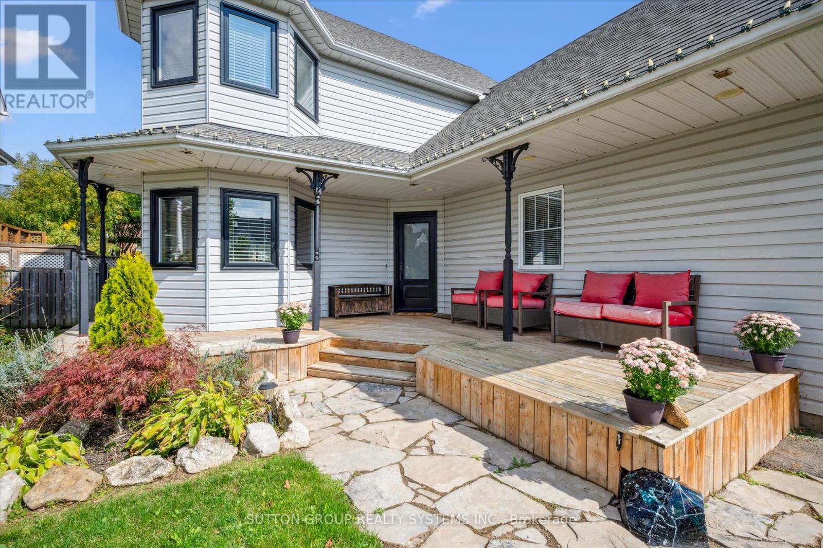 87 Dairy Drive, Halton Hills, Ontario  L7J 2Y1 - Photo 2 - W12436074