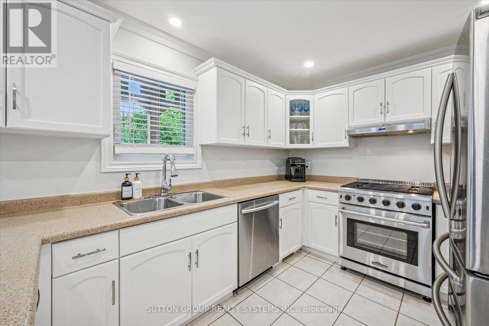 87 Dairy Drive, Halton Hills, Ontario  L7J 2Y1 - Photo 7 - W12436074