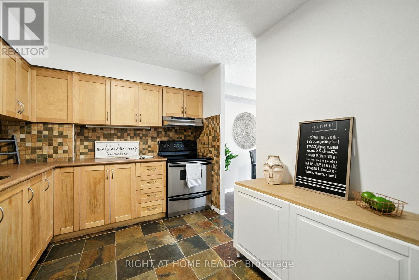 201 - 200 Robert Speck Parkway, Mississauga, Ontario  L4Z 1S3 - Photo 14 - W12436087