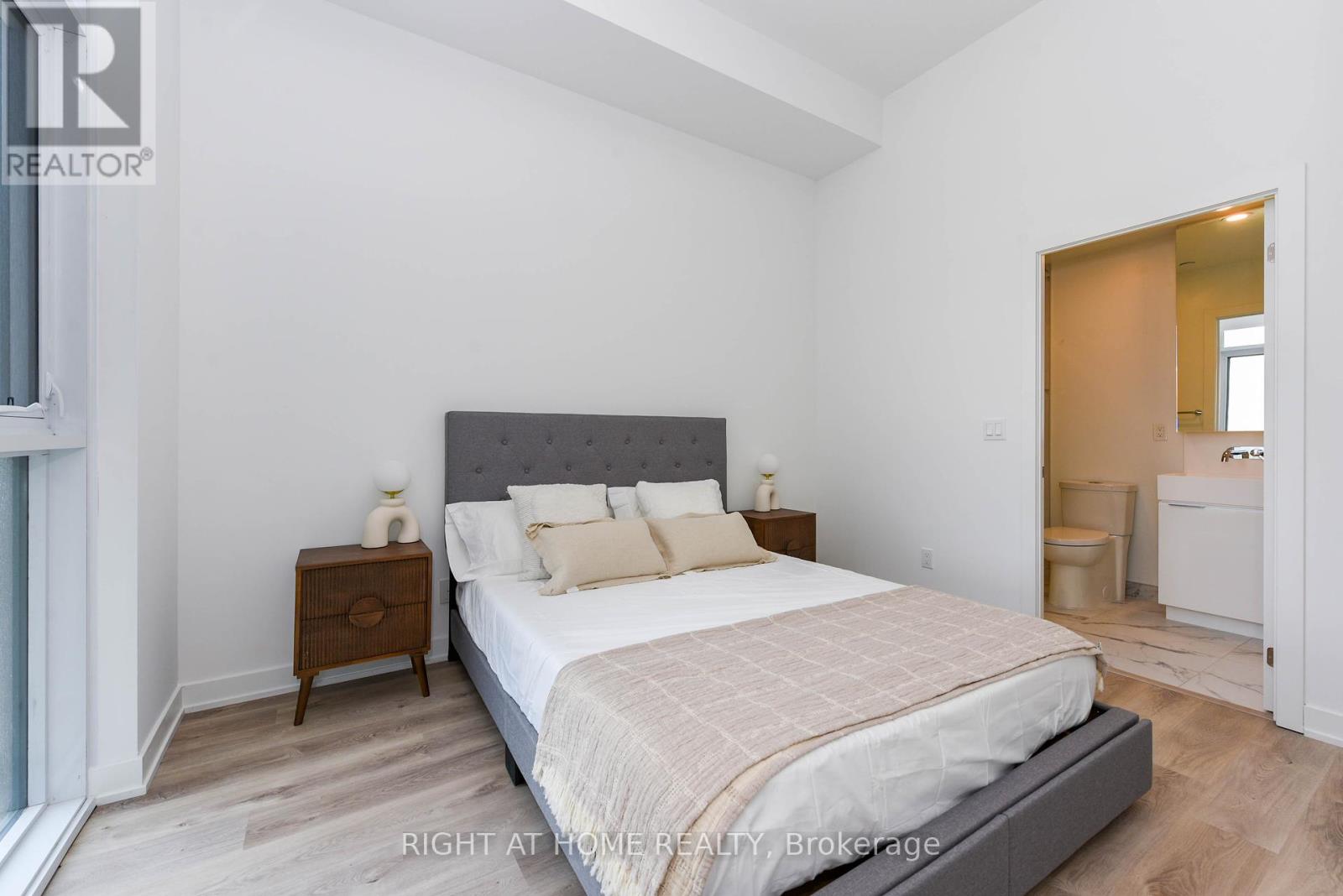 2008 - 370 Martha Street, Burlington, Ontario  L7R 0G9 - Photo 13 - W12436090