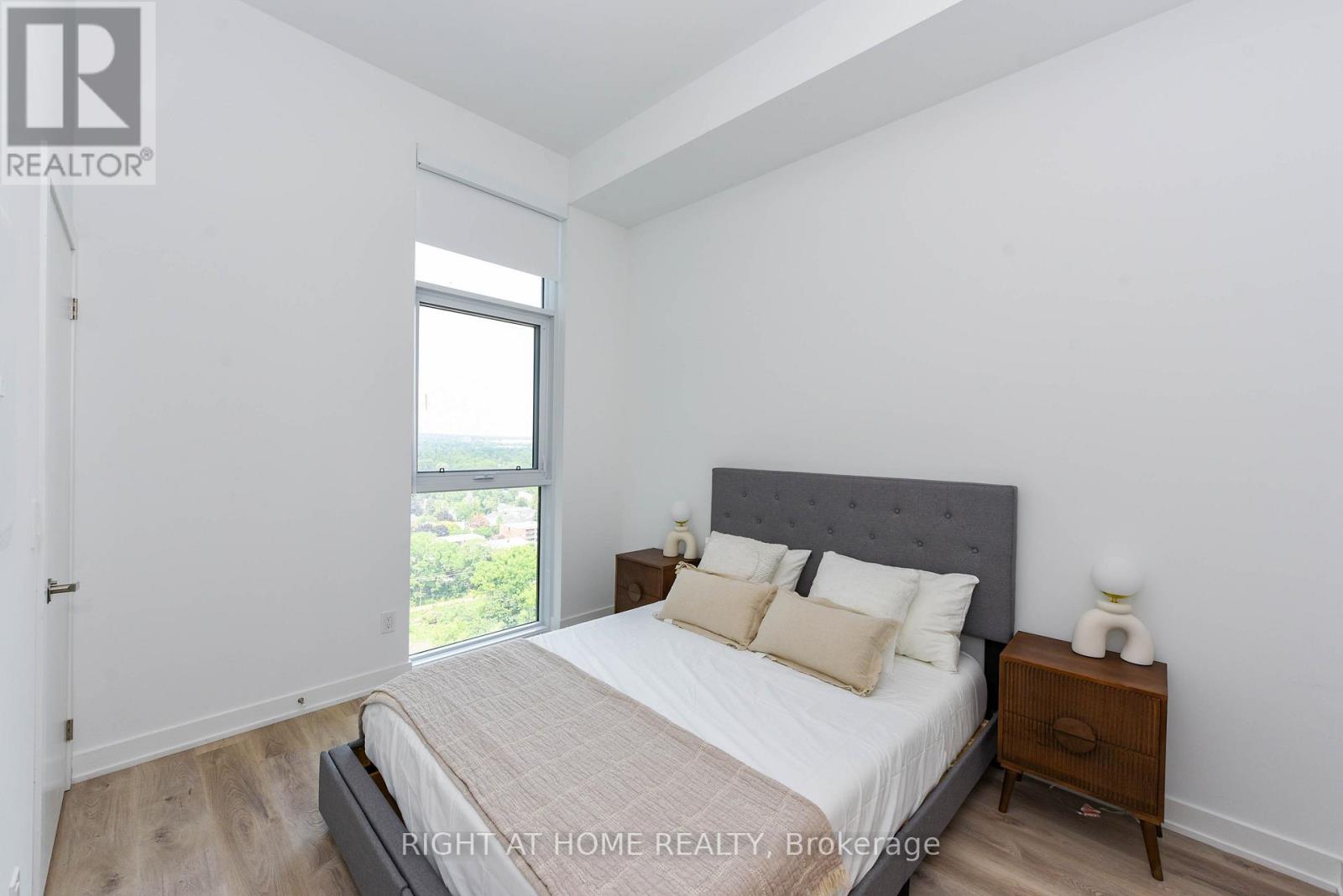 2008 - 370 Martha Street, Burlington, Ontario  L7R 0G9 - Photo 14 - W12436090