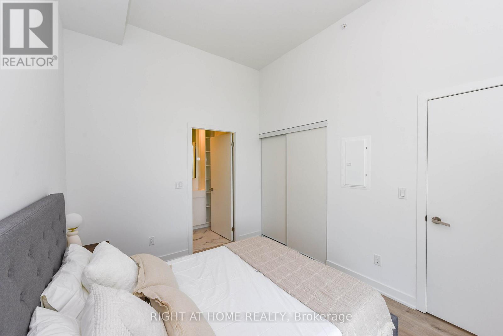 2008 - 370 Martha Street, Burlington, Ontario  L7R 0G9 - Photo 15 - W12436090