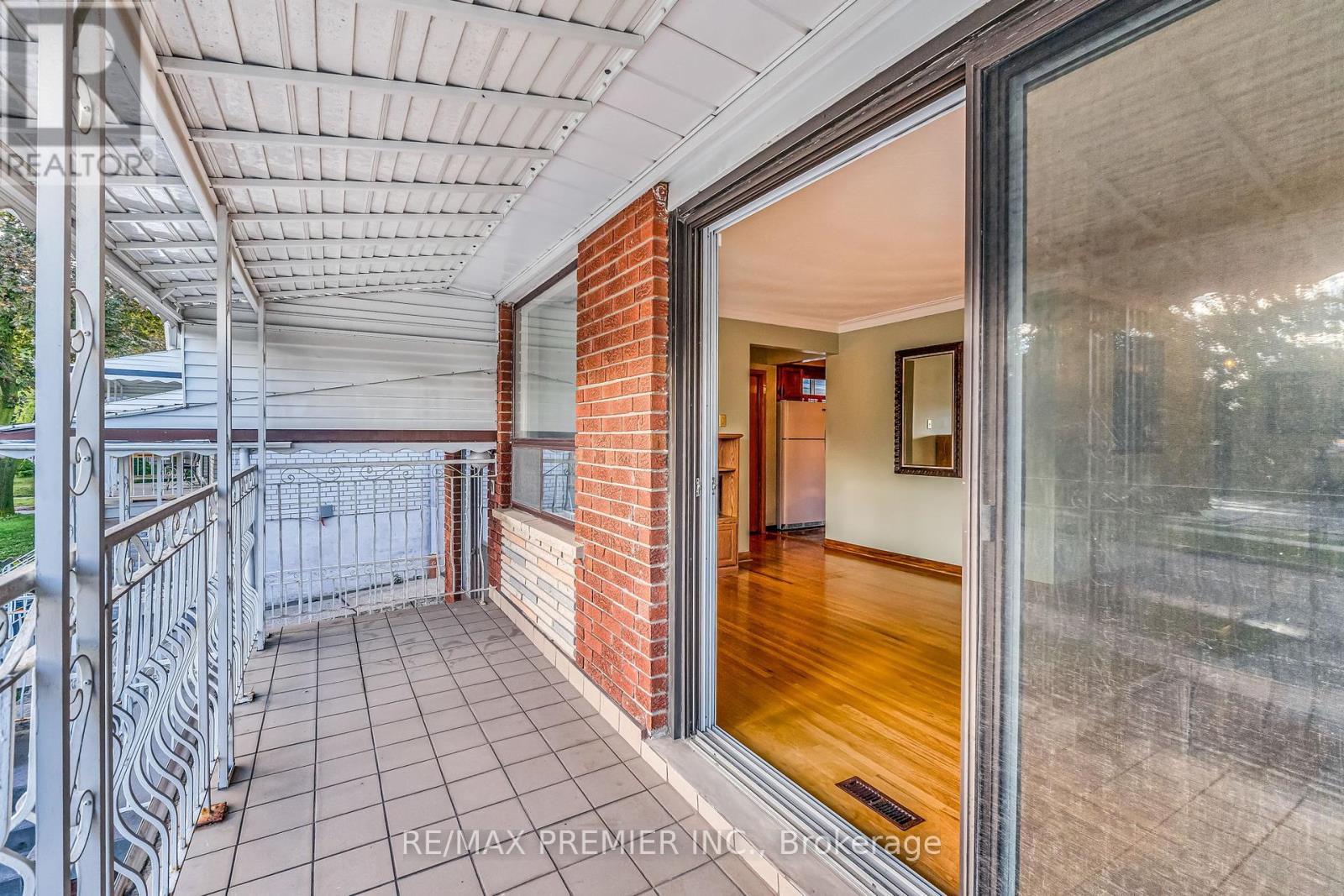 91 Hucknall Road, Toronto, Ontario  M3H 1W1 - Photo 8 - W12436092