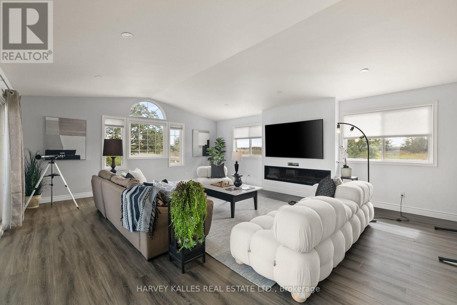 3769 County Rd 13, Prince Edward County, Ontario K0K 2T0 - Photo 17 - X12435382