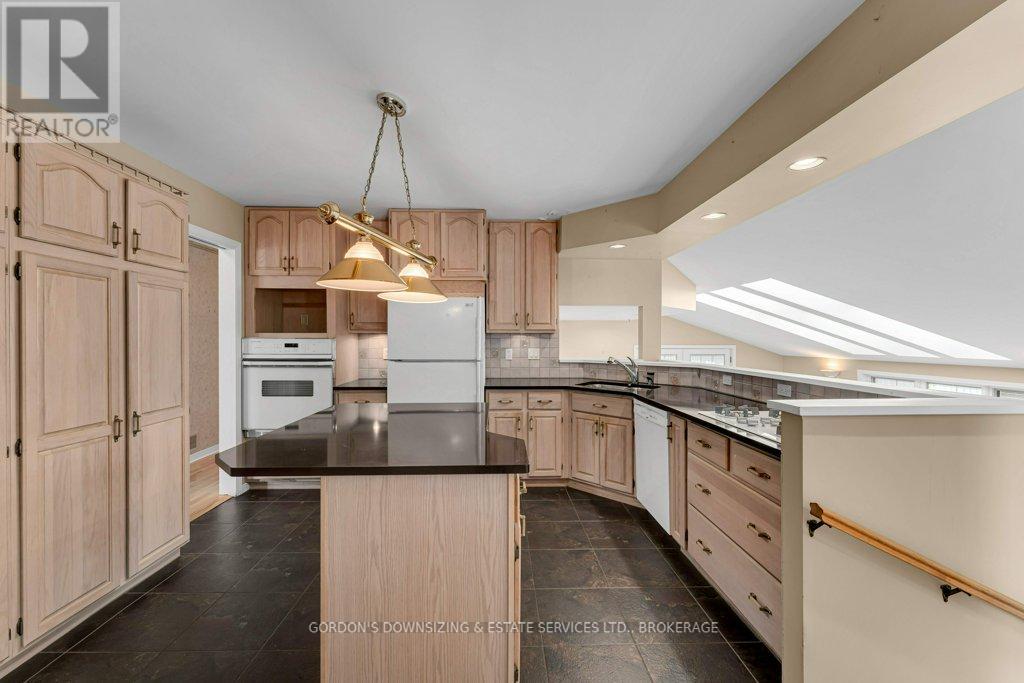 170 Elmwood Drive, Gananoque, Ontario  K7G 1N9 - Photo 10 - X12436155