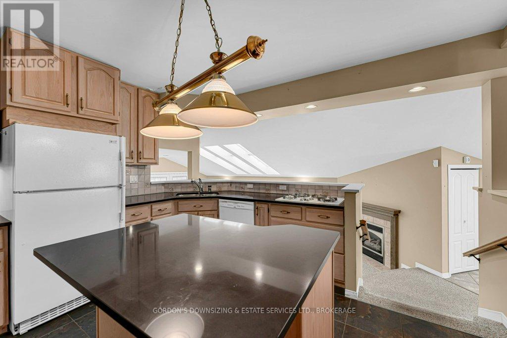170 Elmwood Drive, Gananoque, Ontario  K7G 1N9 - Photo 12 - X12436155
