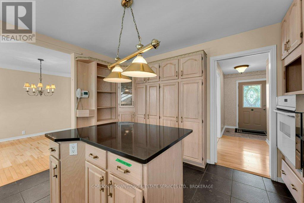 170 Elmwood Drive, Gananoque, Ontario  K7G 1N9 - Photo 13 - X12436155