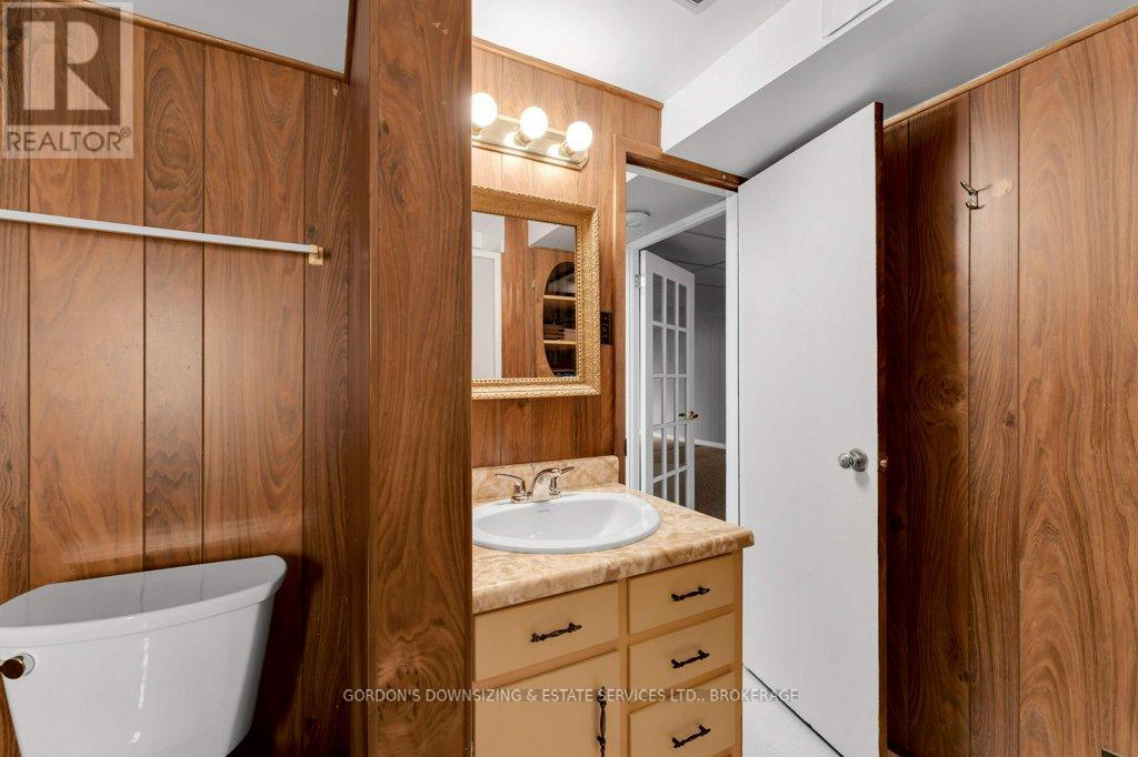 170 Elmwood Drive, Gananoque, Ontario  K7G 1N9 - Photo 40 - X12436155