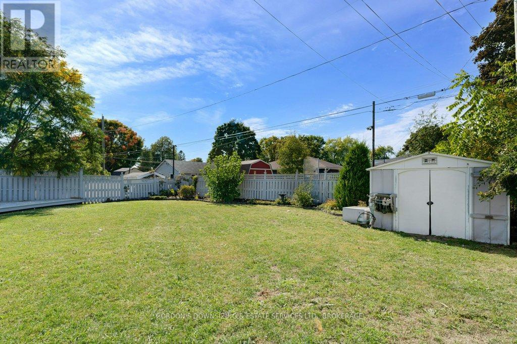 170 Elmwood Drive, Gananoque, Ontario  K7G 1N9 - Photo 50 - X12436155