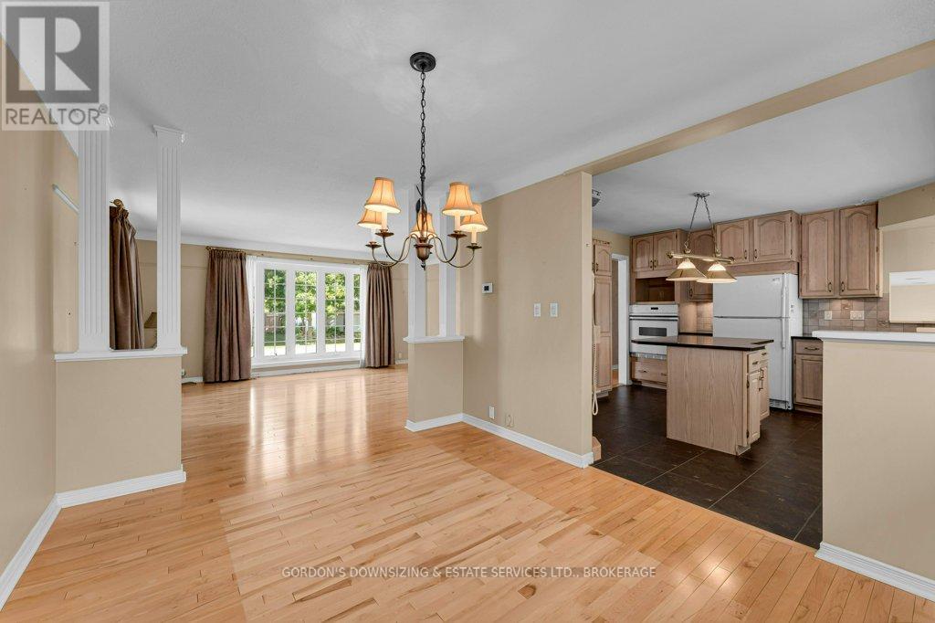 170 Elmwood Drive, Gananoque, Ontario  K7G 1N9 - Photo 9 - X12436155