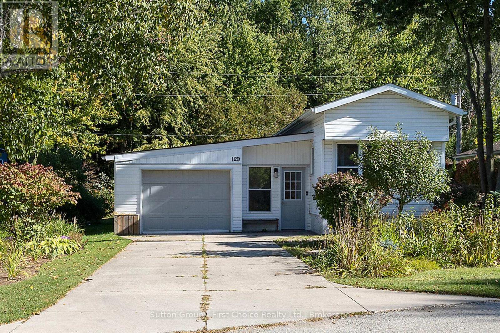 129 ASH STREET, Perth East, Ontario