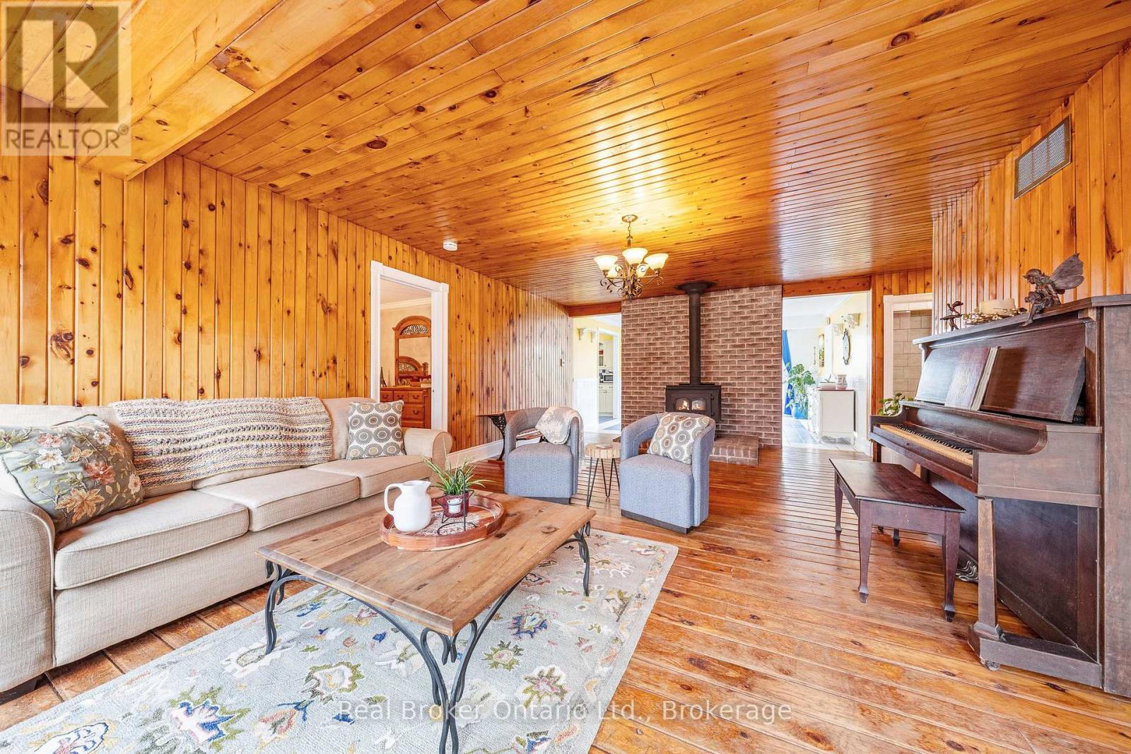 6024 Fourth Line, Erin, Ontario  L0N 1N0 - Photo 18 - X12436134