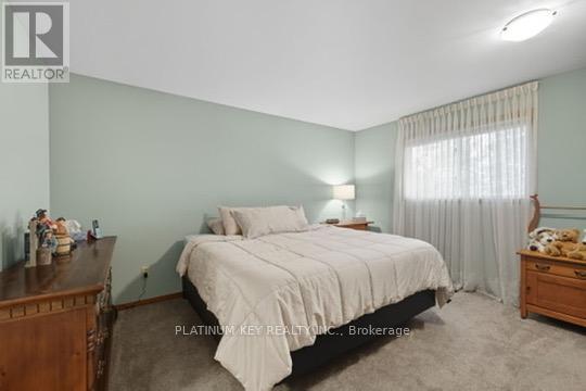 23 Lynngate Grove, London South, Ontario  N6K 3S7 - Photo 11 - X12436142