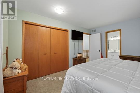 23 Lynngate Grove, London South, Ontario  N6K 3S7 - Photo 12 - X12436142