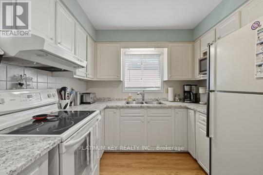 23 Lynngate Grove, London South, Ontario  N6K 3S7 - Photo 23 - X12436142