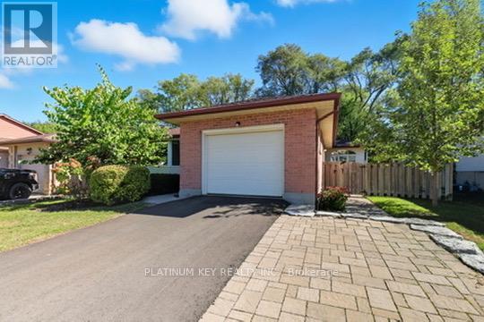 23 Lynngate Grove, London South, Ontario  N6K 3S7 - Photo 3 - X12436142