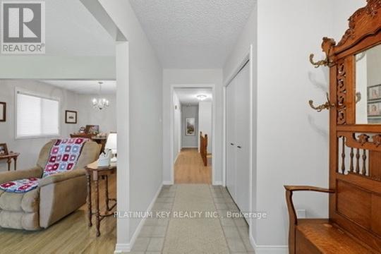 23 Lynngate Grove, London South, Ontario  N6K 3S7 - Photo 4 - X12436142