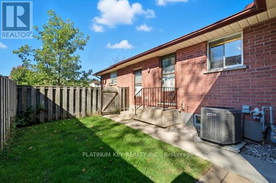 23 Lynngate Grove, London South, Ontario  N6K 3S7 - Photo 40 - X12436142