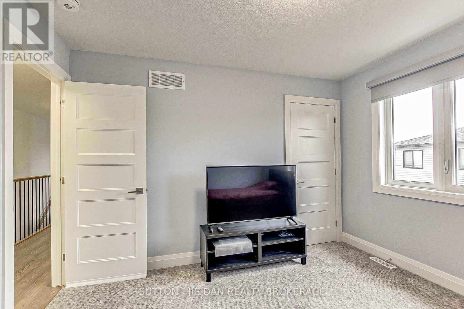 98 Locky Lane, Middlesex Centre, Ontario  N0L 1R0 - Photo 15 - X12436197