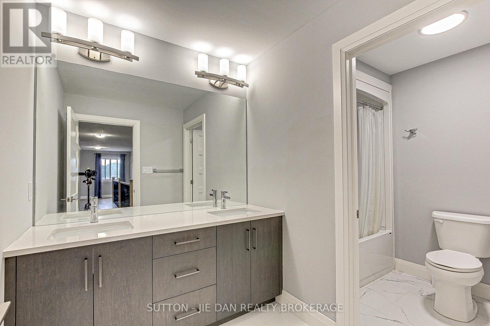 98 Locky Lane, Middlesex Centre, Ontario  N0L 1R0 - Photo 16 - X12436197