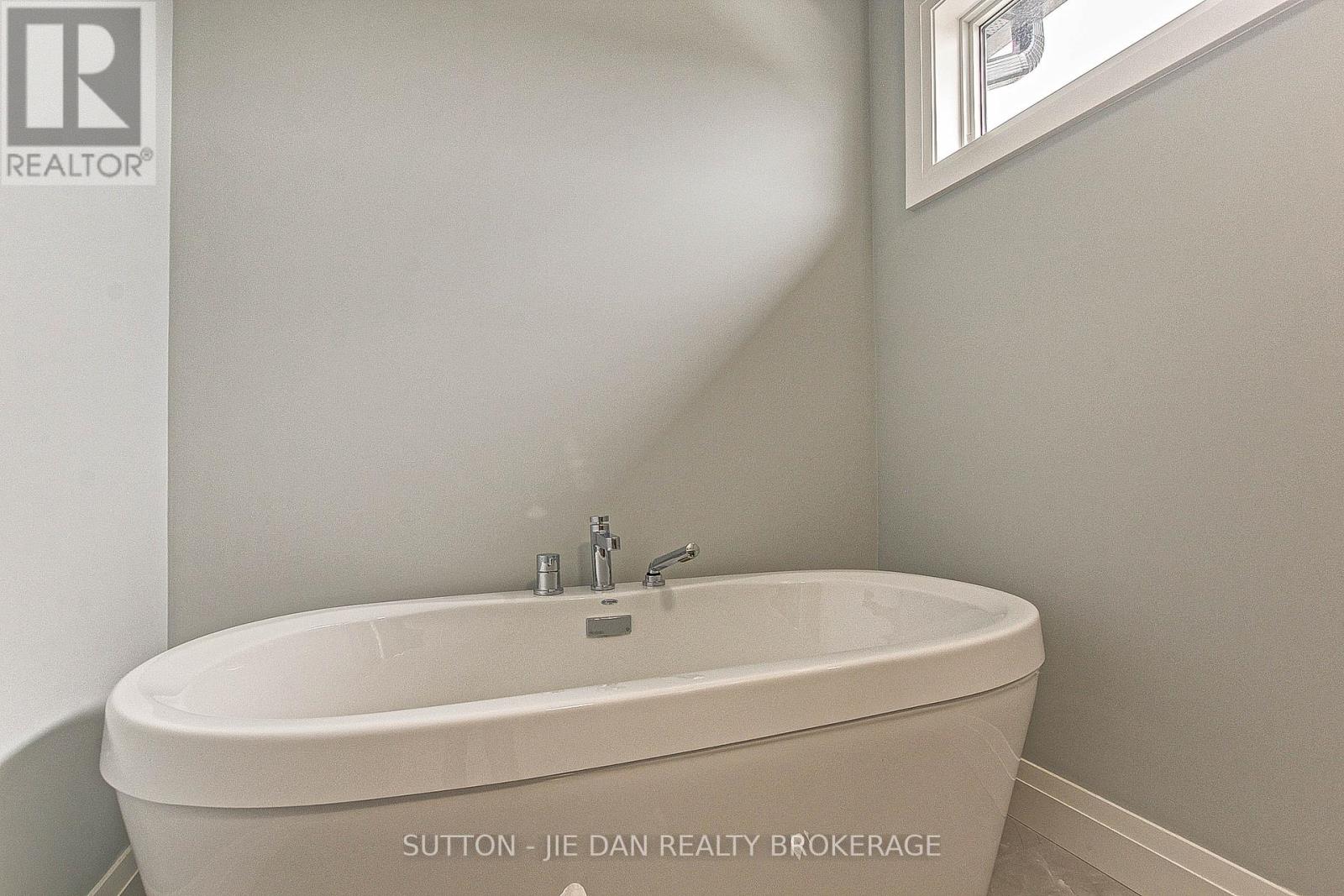 98 Locky Lane, Middlesex Centre, Ontario  N0L 1R0 - Photo 24 - X12436197