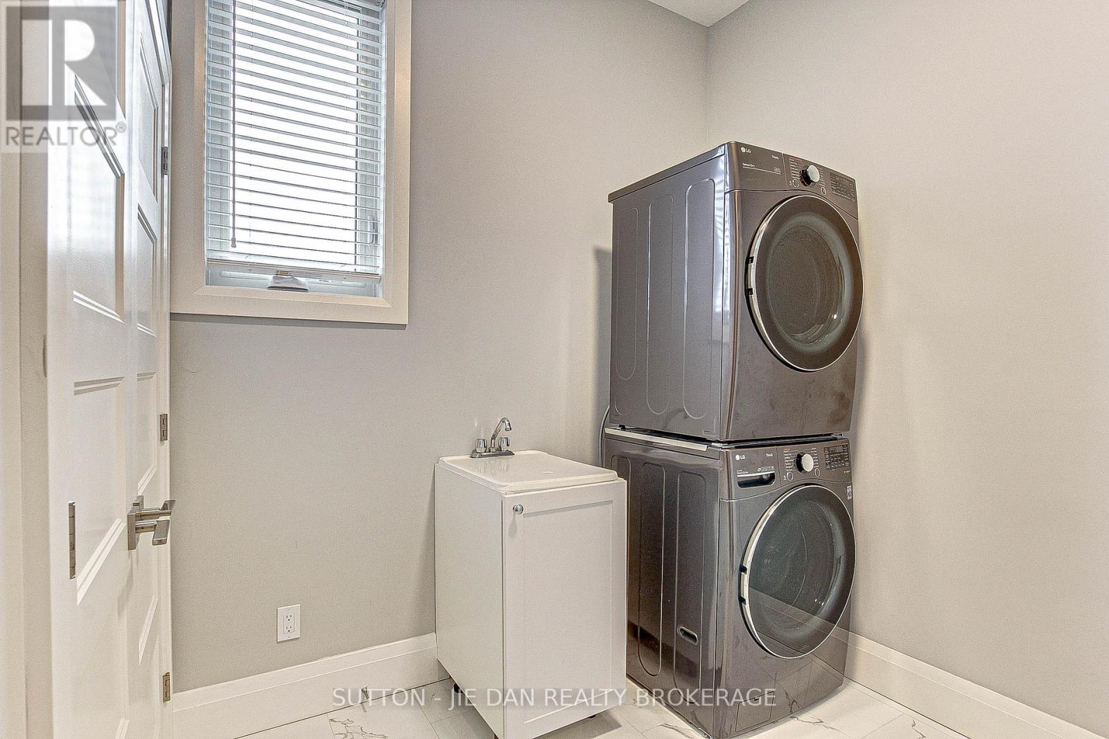 98 Locky Lane, Middlesex Centre, Ontario  N0L 1R0 - Photo 8 - X12436197