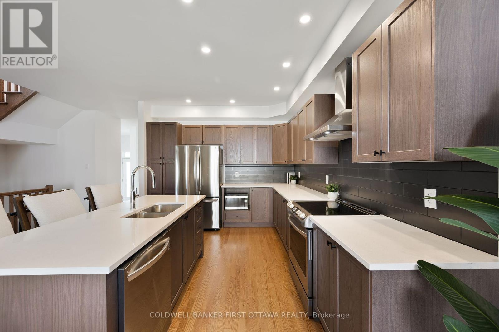 1101 Rotary Way, Ottawa, Ontario  K1T 0W1 - Photo 4 - X12436131