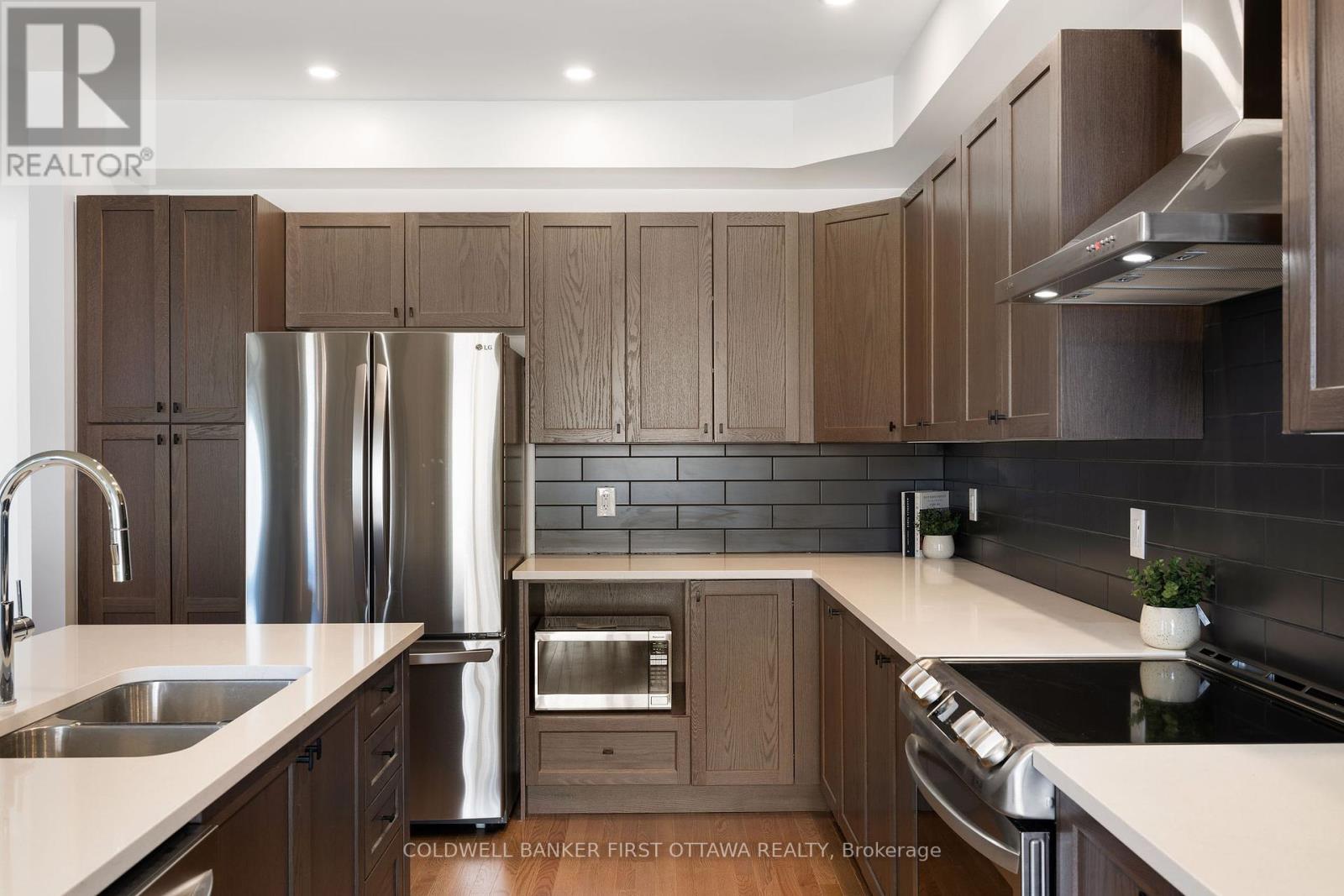 1101 Rotary Way, Ottawa, Ontario  K1T 0W1 - Photo 5 - X12436131