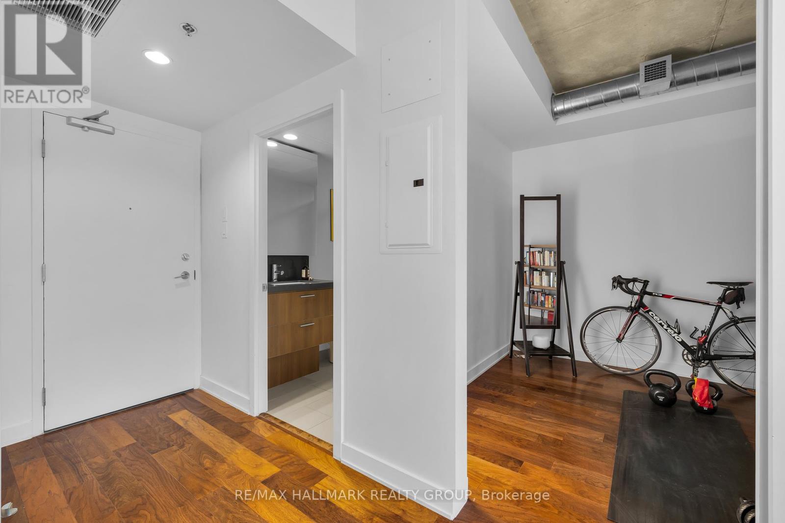 638 - 340 Mcleod Street, Ottawa, Ontario  K2P 1A4 - Photo 4 - X12436163