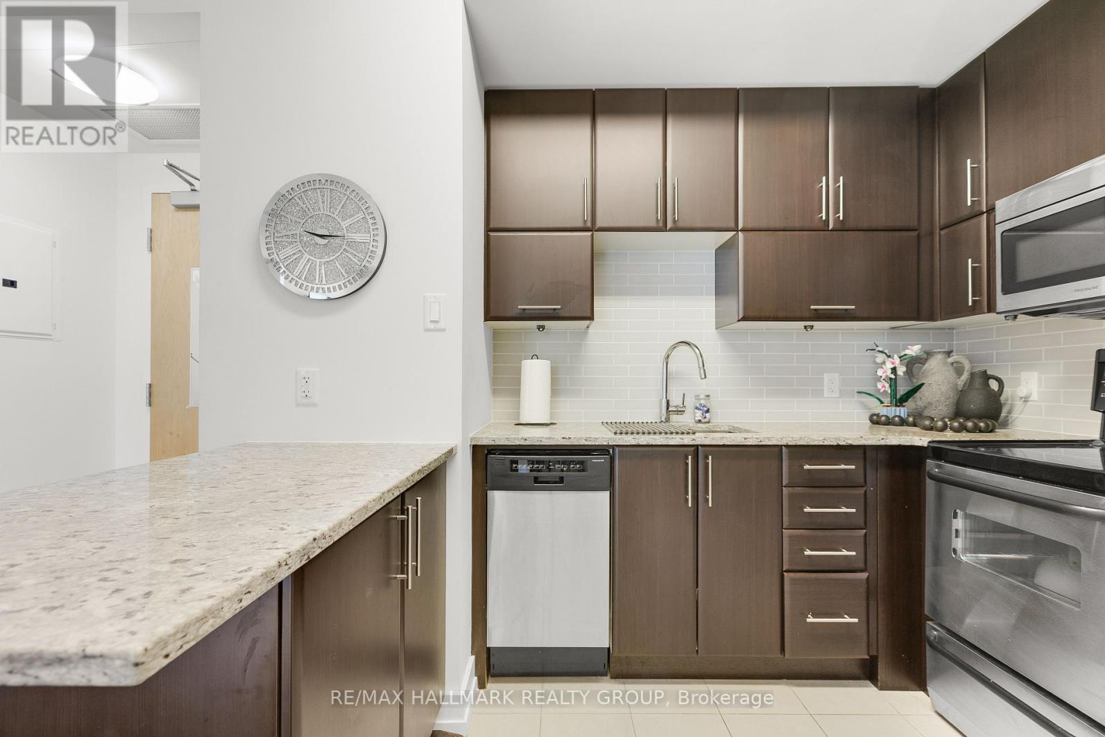 1510 - 179 Metcalfe Street, Ottawa, Ontario  K2P 1P7 - Photo 11 - X12436195