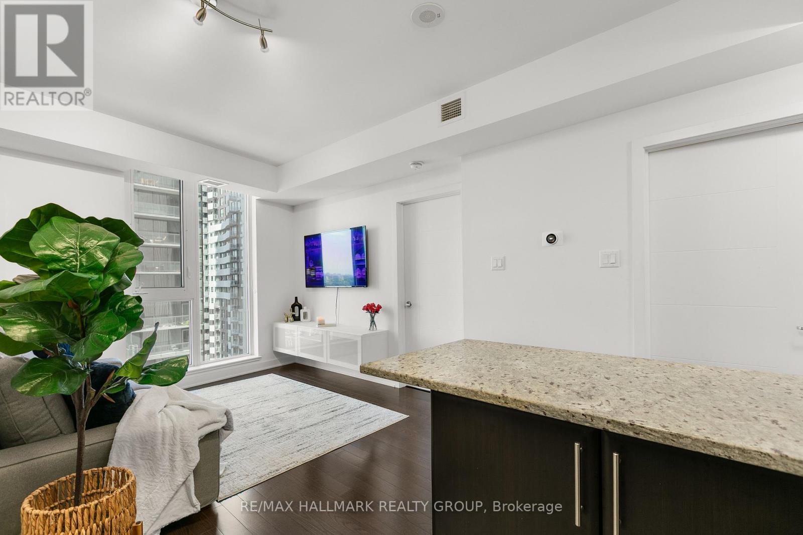 1510 - 179 Metcalfe Street, Ottawa, Ontario  K2P 1P7 - Photo 8 - X12436195