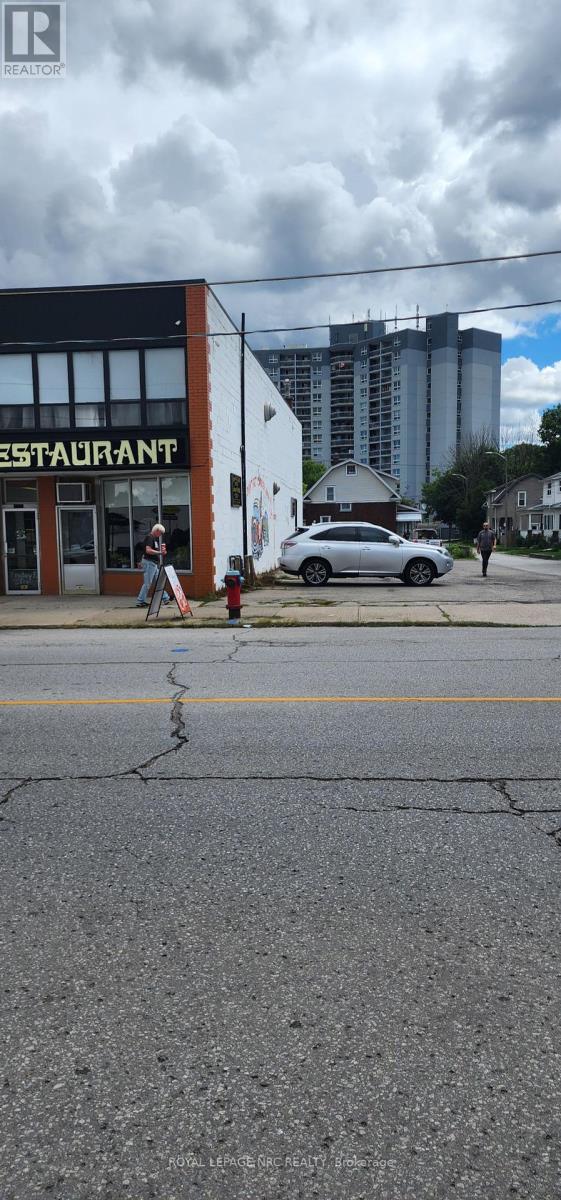 4880 Victoria Avenue, Niagara Falls (Downtown), Ontario  L2E 4C5 - Photo 2 - X12436108