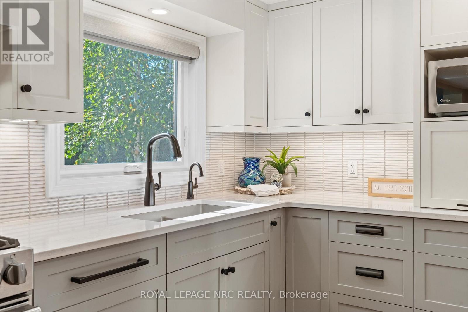 42 The Cedars, St. Catharines (Vine/linwell), Ontario  L2M 6M8 - Photo 12 - X12436109