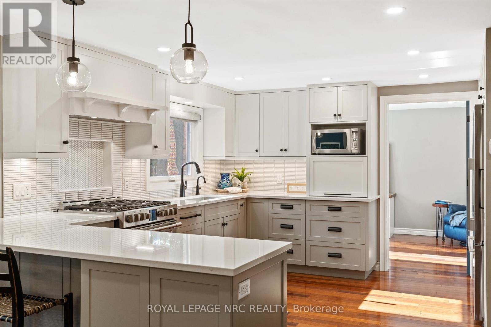 42 The Cedars, St. Catharines (Vine/linwell), Ontario  L2M 6M8 - Photo 14 - X12436109