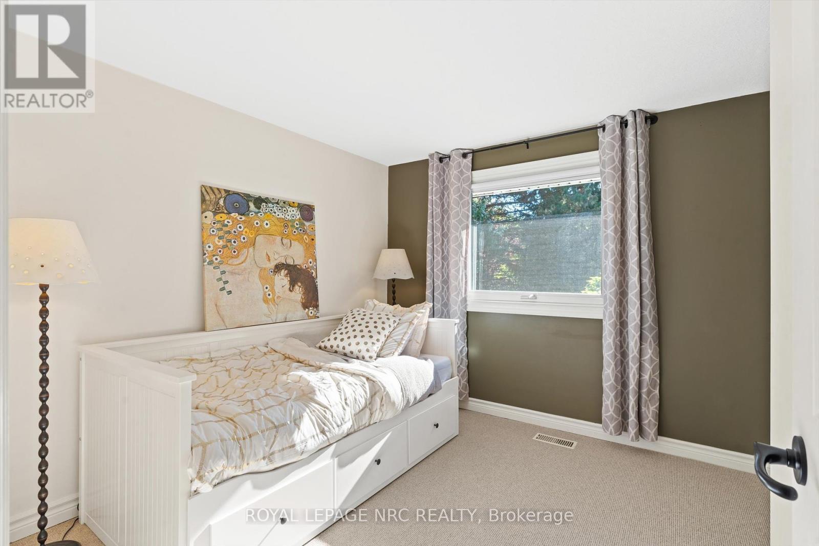 42 The Cedars, St. Catharines (Vine/linwell), Ontario  L2M 6M8 - Photo 27 - X12436109