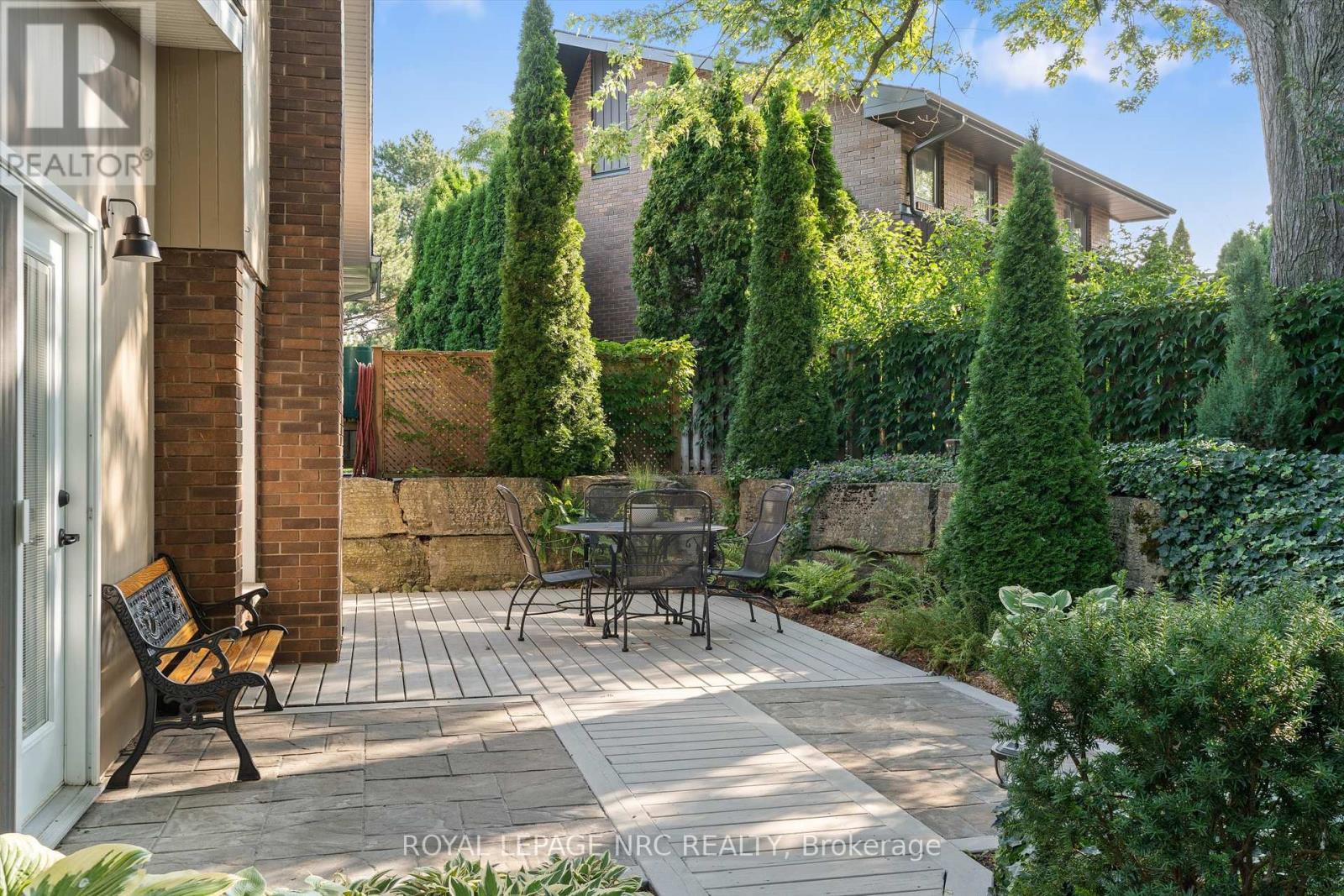 42 The Cedars, St. Catharines (Vine/linwell), Ontario  L2M 6M8 - Photo 39 - X12436109